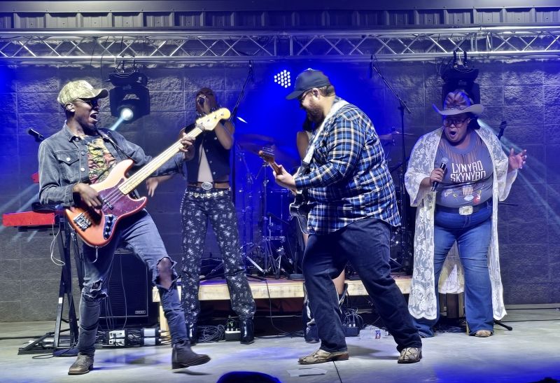 Review: CHAPEL HART at Magnolia Blossom Festival  Image