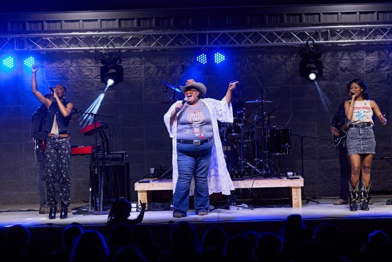 Review: CHAPEL HART at Magnolia Blossom Festival  Image