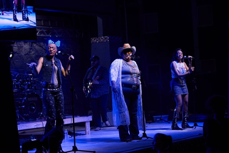 Review: CHAPEL HART at Magnolia Blossom Festival  Image