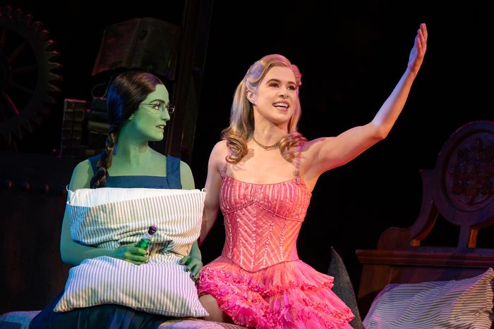 Photos: First Look at the New Cast of the National Tour of WICKED — photo 11 of 18