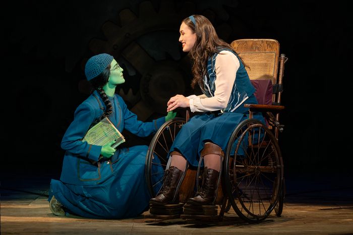 Photos: First Look at the New Cast of the National Tour of WICKED — photo 12 of 18