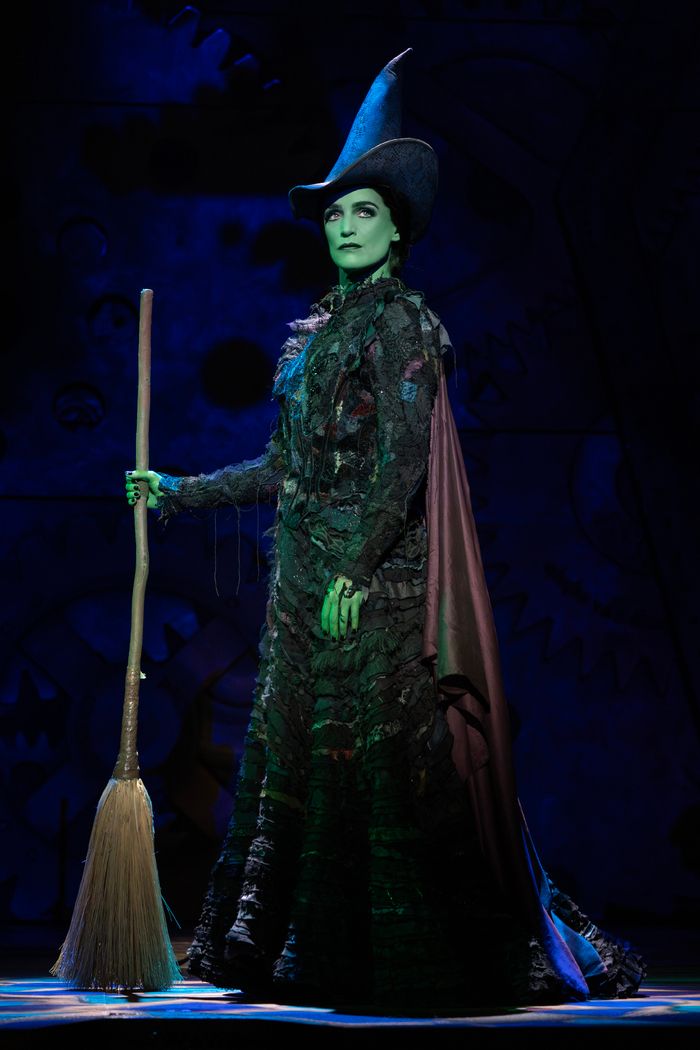 Photos: First Look at the New Cast of the National Tour of WICKED — photo 16 of 18