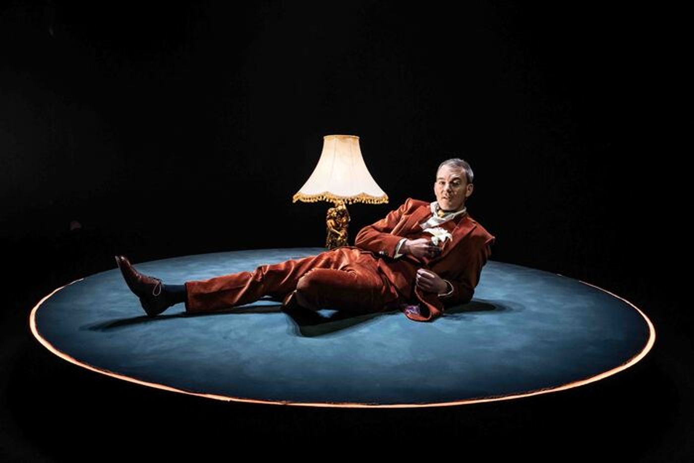 Photos: First Look at Alastair Whatley in THE IMPORTANCE OF BEING OSCAR at Reading Rep Theatre  Image