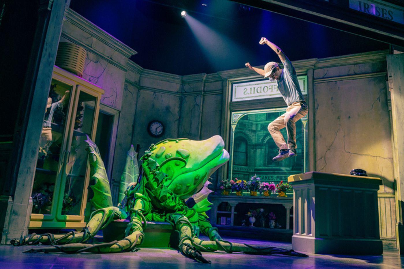 Photos: See Sarah Hyland & Andrew Barth Feldman in LITTLE SHOP OF HORRORS  Image