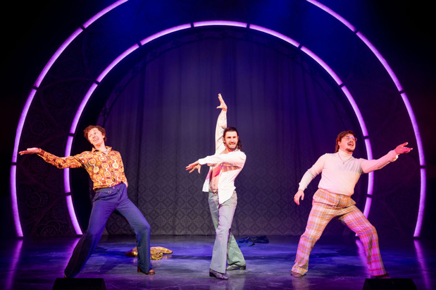 Photos: First Look at Wendi Peters in the UK and Ireland Tour of SISTER ACT  Image