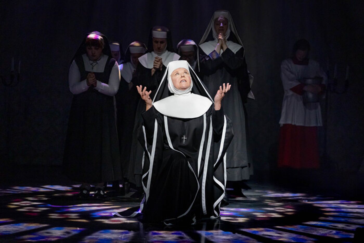 Photos: First Look at Wendi Peters in the UK and Ireland Tour of SISTER ACT  Image