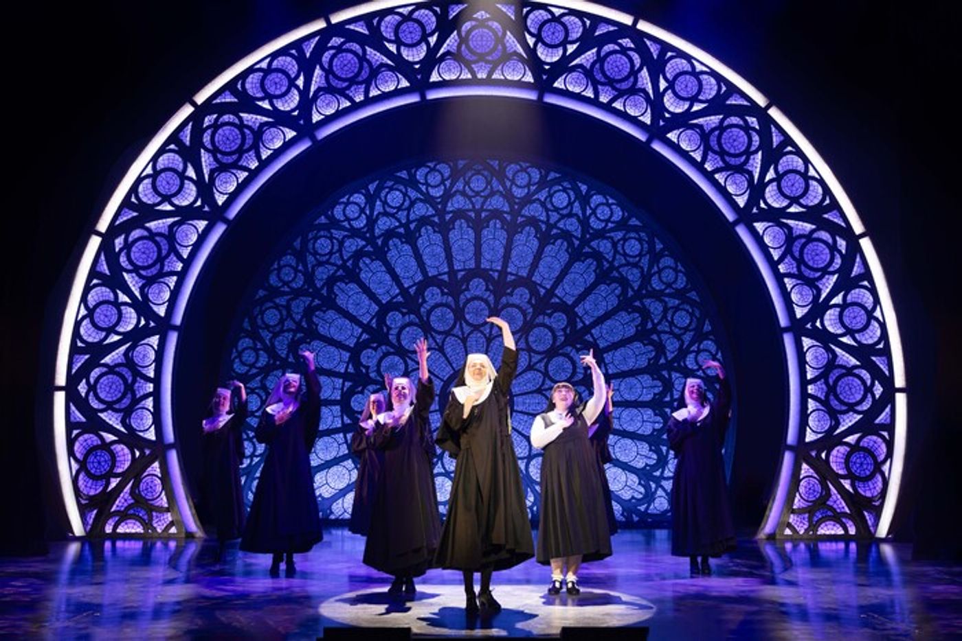 Photos: First Look at Wendi Peters in the UK and Ireland Tour of SISTER ACT  Image