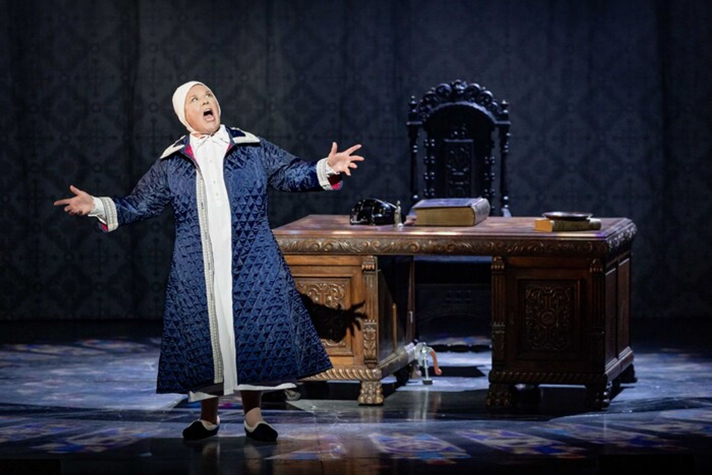 Photos: First Look at Wendi Peters in the UK and Ireland Tour of SISTER ACT  Image