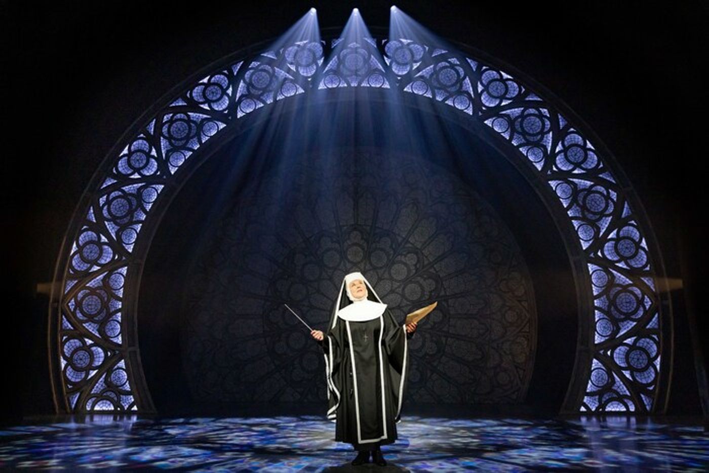 Photos: First Look at Wendi Peters in the UK and Ireland Tour of SISTER ACT  Image