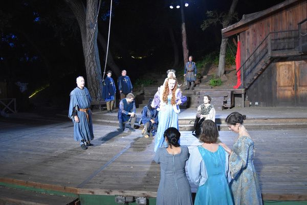 Willow Geer (center) and Ensemble  Photo by Ian Flanders Photo