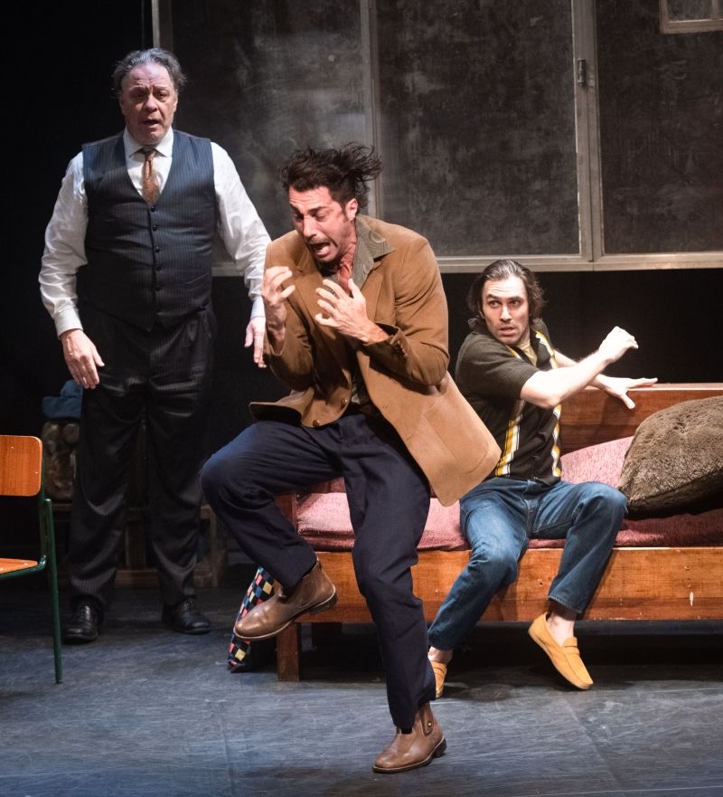 Award-winning Lyle Kessler's Dark Comedy ORPHANS (Orfaos) Opens in Sao Paulo  Image