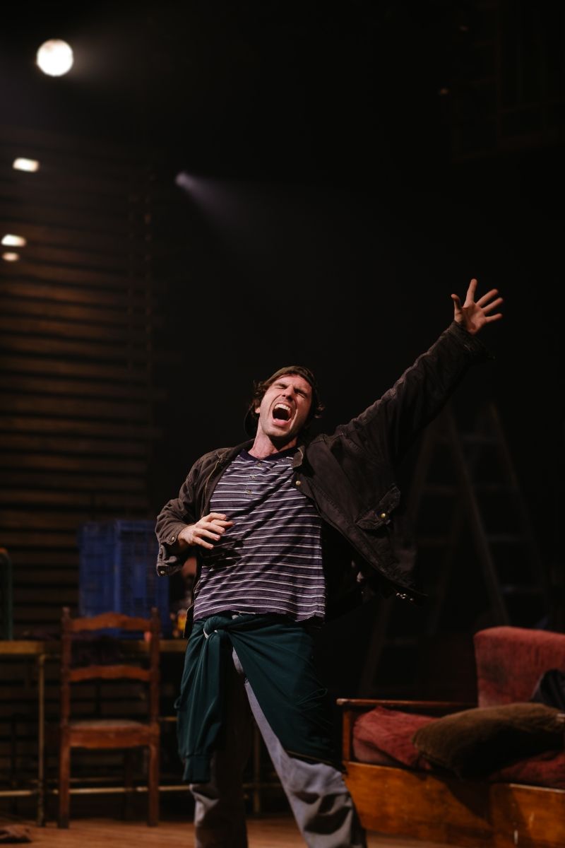 Award-winning Lyle Kessler's Dark Comedy ORPHANS (Orfaos) Opens in Sao Paulo  Image