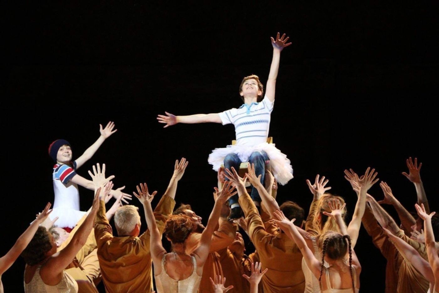 Interview: Brodie Donougher of THE PHANTOM OF THE OPERA at Raimund Theater  Image