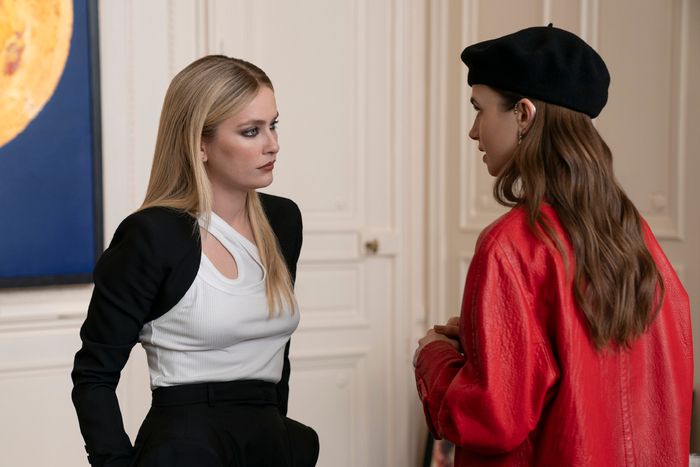 Photos: See New Photos for EMILY IN PARIS Season 4  Image