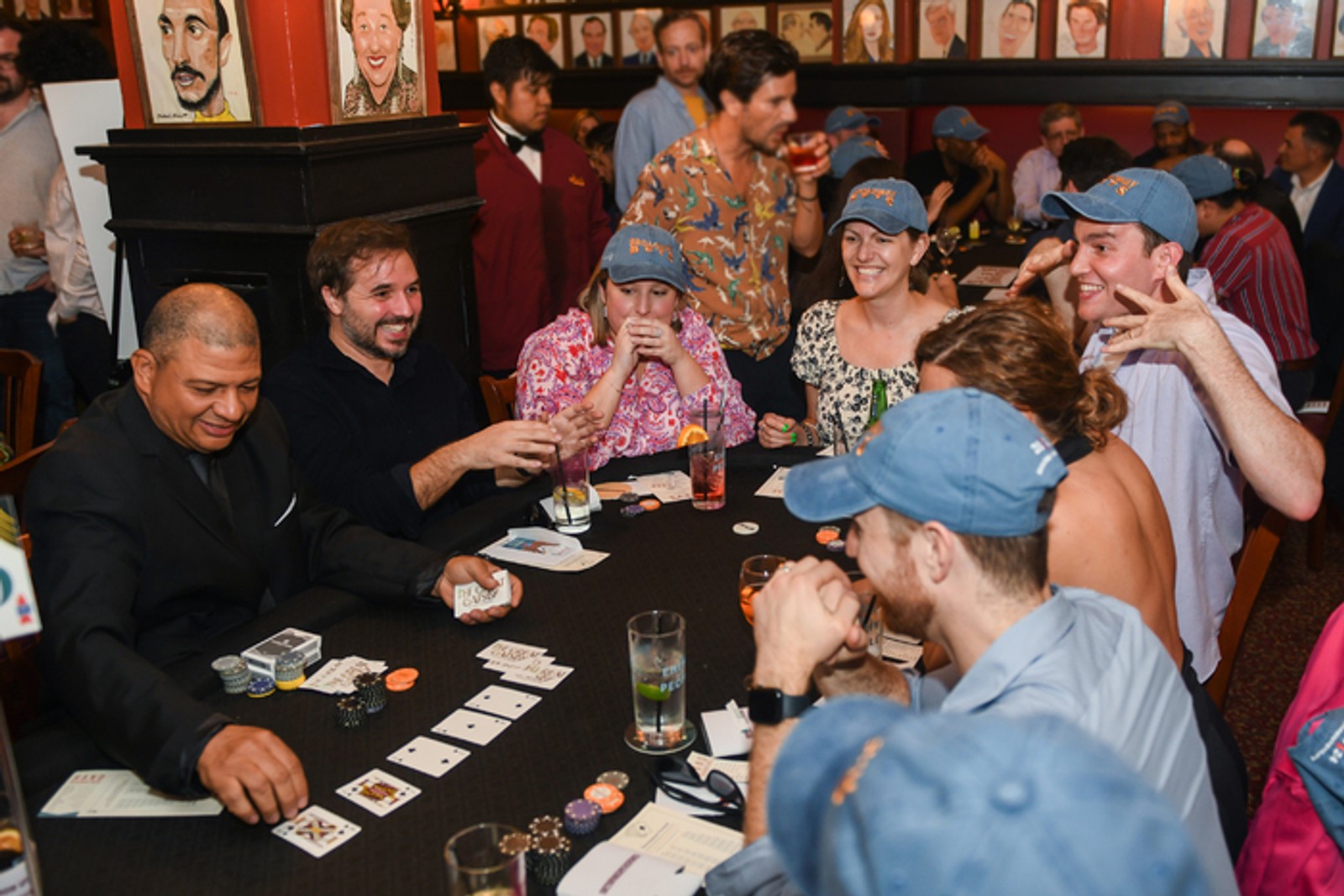 Photos: Broadway Bets Raises 0,600 for Broadway Cares/Equity Fights AIDS — photo 3 of 11