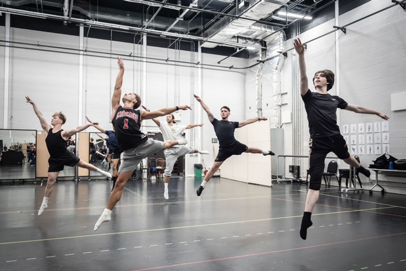 Photos: Inside Rehearsal For the UK Tour of A CHORUS LINE at Curve  Image