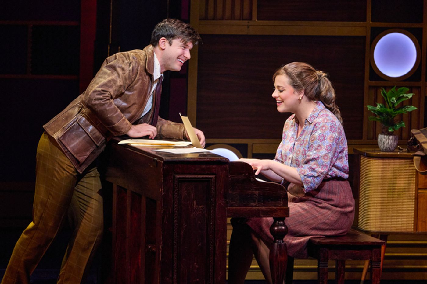 Photos: First Look at Kennedy, Massell, and More in BEAUTIFUL at Paper Mill Playhouse Photos: First Look at Kennedy, Massell, and More in BEAUTIFUL at Paper Mill Playhouse Image