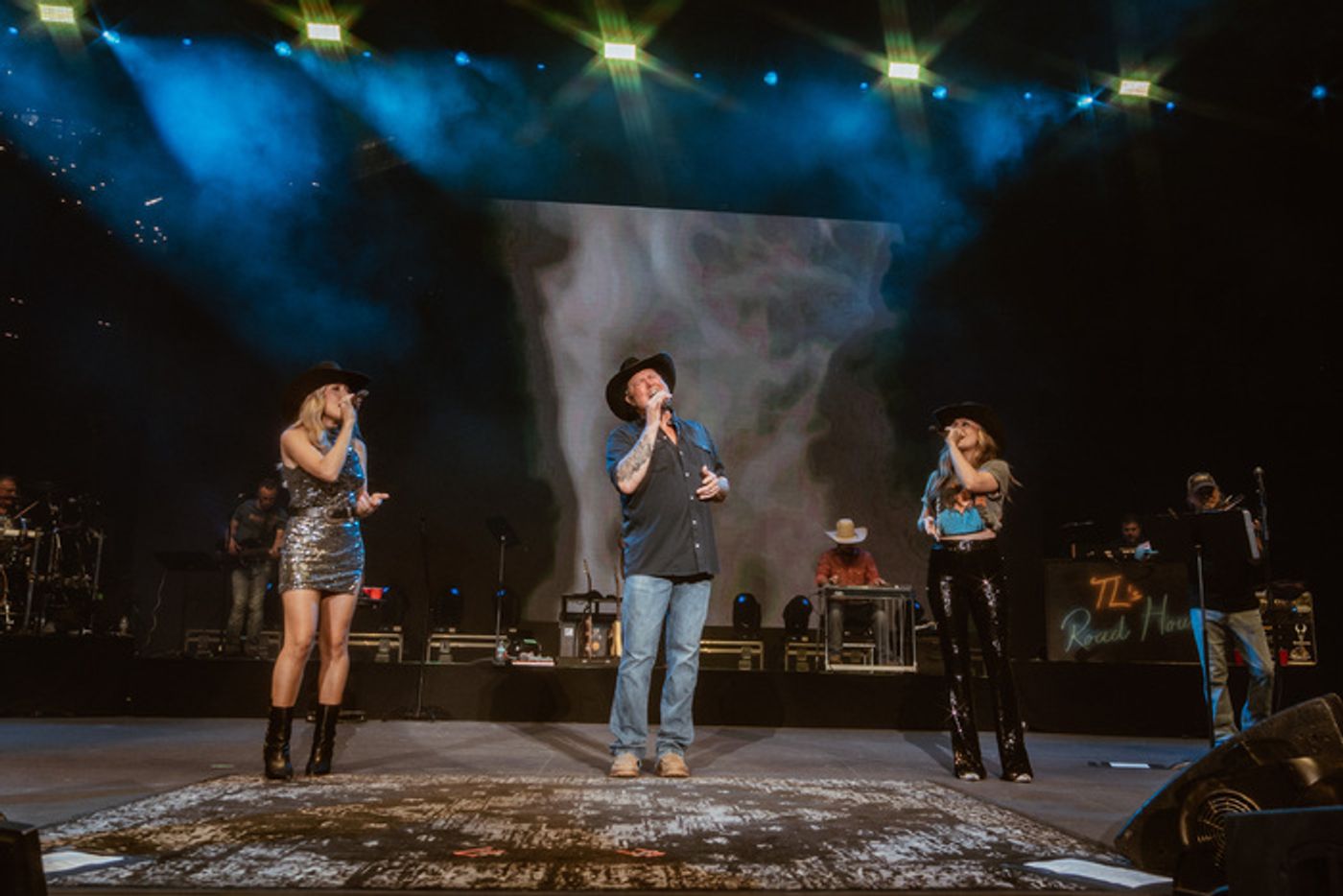 Photos: Tracy Lawrence Takes Over Ascend Amphitheater With Sold-Out 'Tracy Lawrence And Friends'  Image
