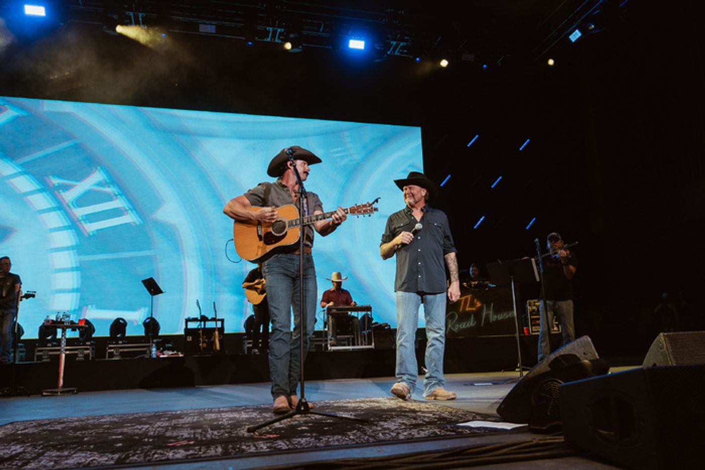 Photos: Tracy Lawrence Takes Over Ascend Amphitheater With Sold-Out 'Tracy Lawrence And Friends'  Image
