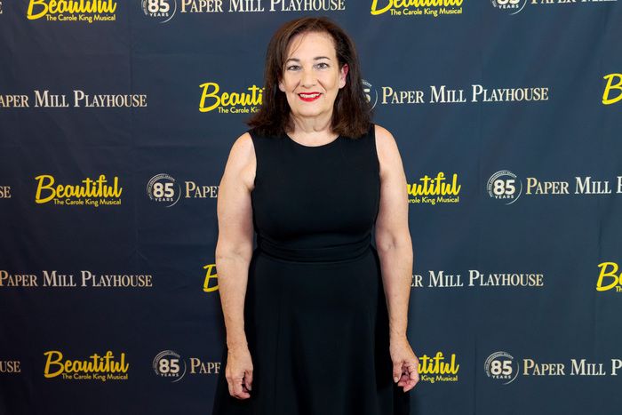 Photos: BEAUTIFUL: THE CAROLE KING MUSICAL Opens At Paper Mill Playhouse — photo 4 of 16