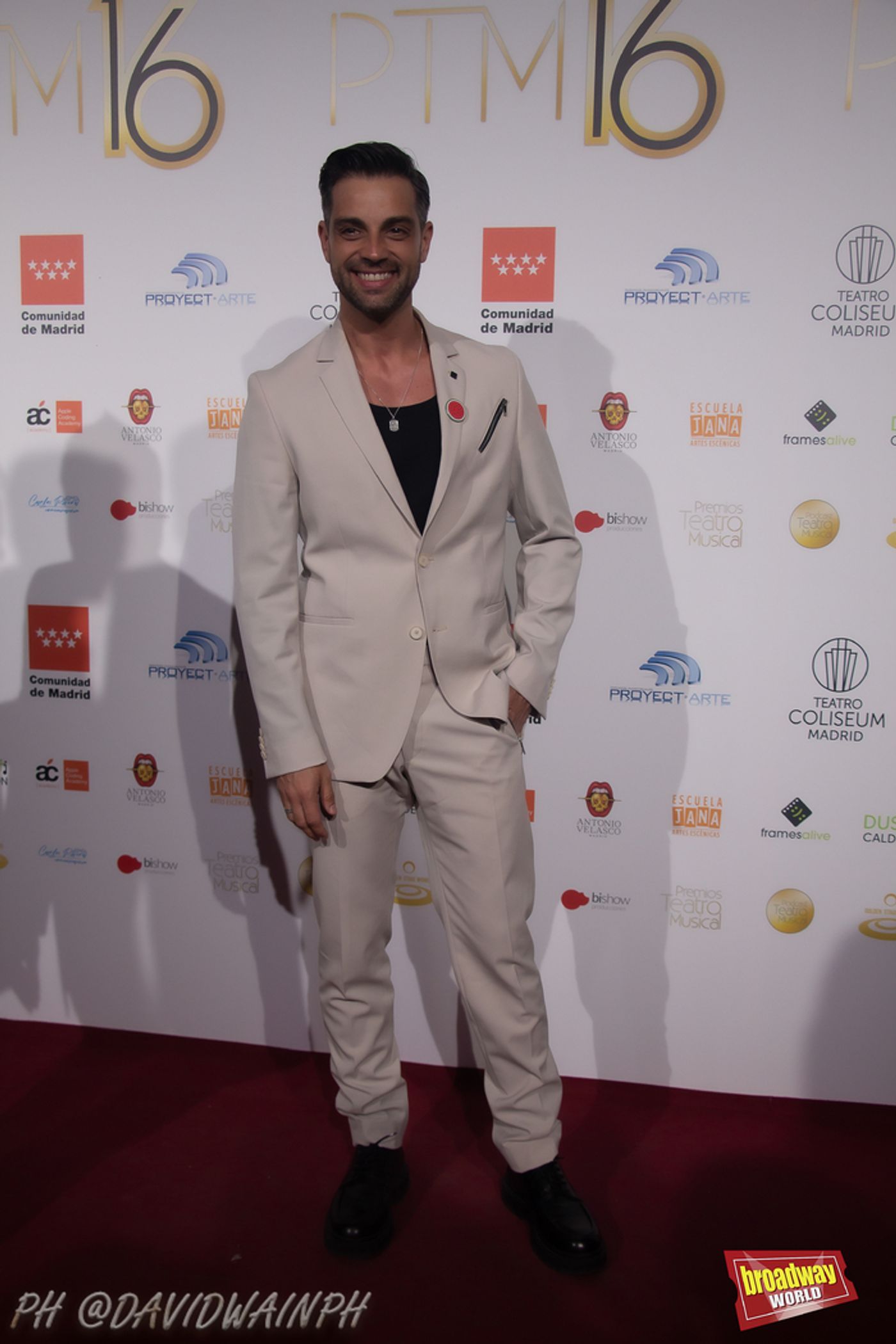 PHOTOS: Alfombra Roja de los Premios del Teatro Musical 2024 PHOTOS: Alfombra Roja de los Premios del Teatro Musical 2024 Image