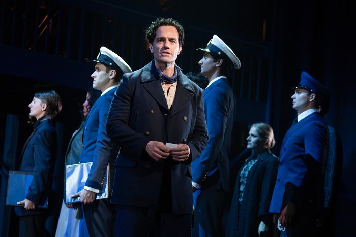Photos: TITANIC Sails Into City Center with An All-Star Cast! — photo 2 of 15