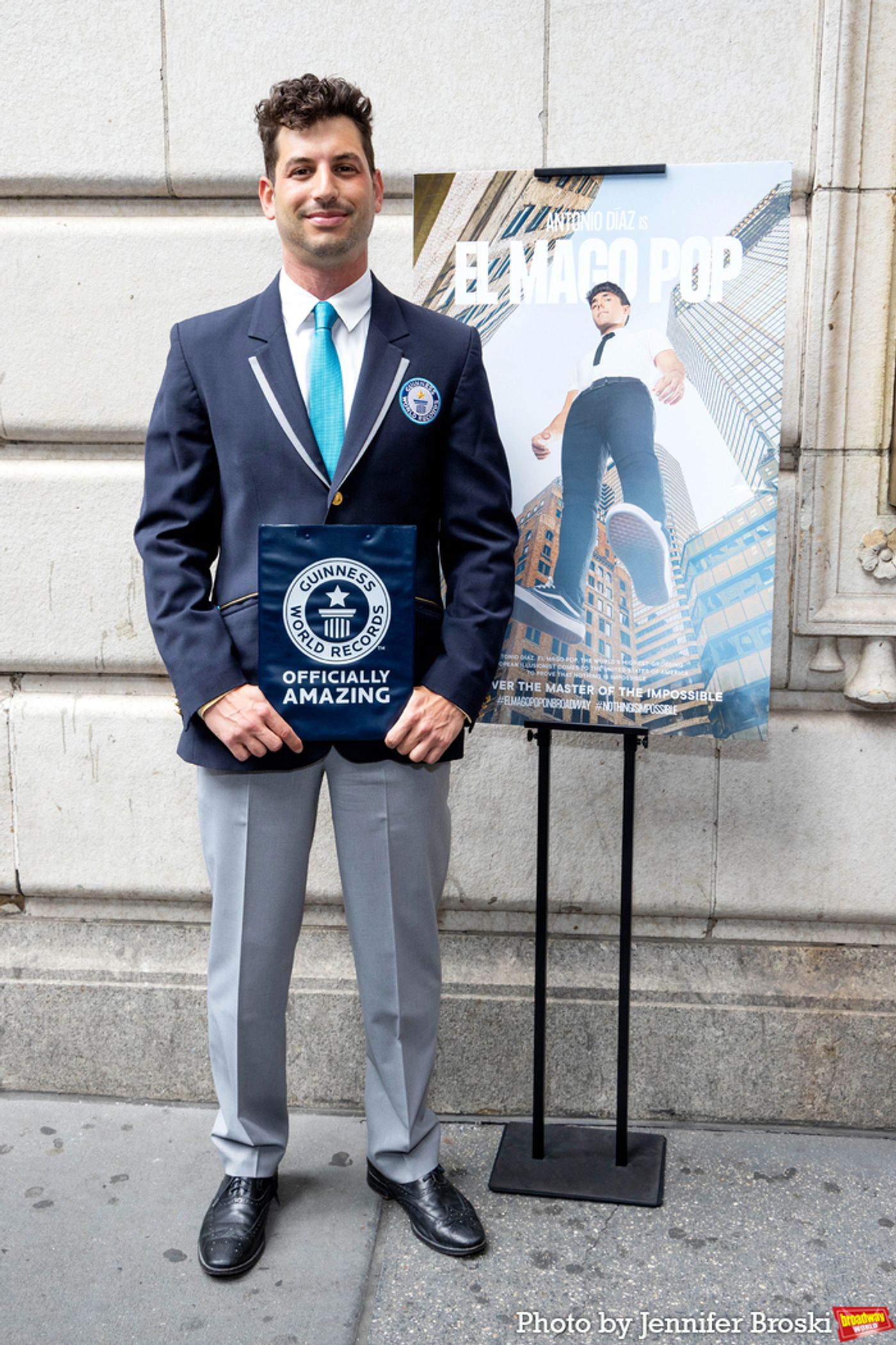 Photos: EL MAGO POP, AKA Antonio Diaz, Receives Guinness World Record  Image