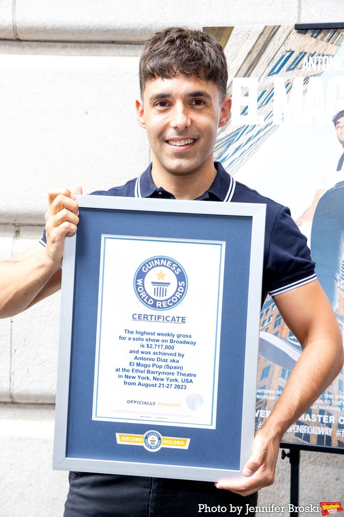 Photos: EL MAGO POP, AKA Antonio Diaz, Receives Guinness World Record — photo 11 of 12
