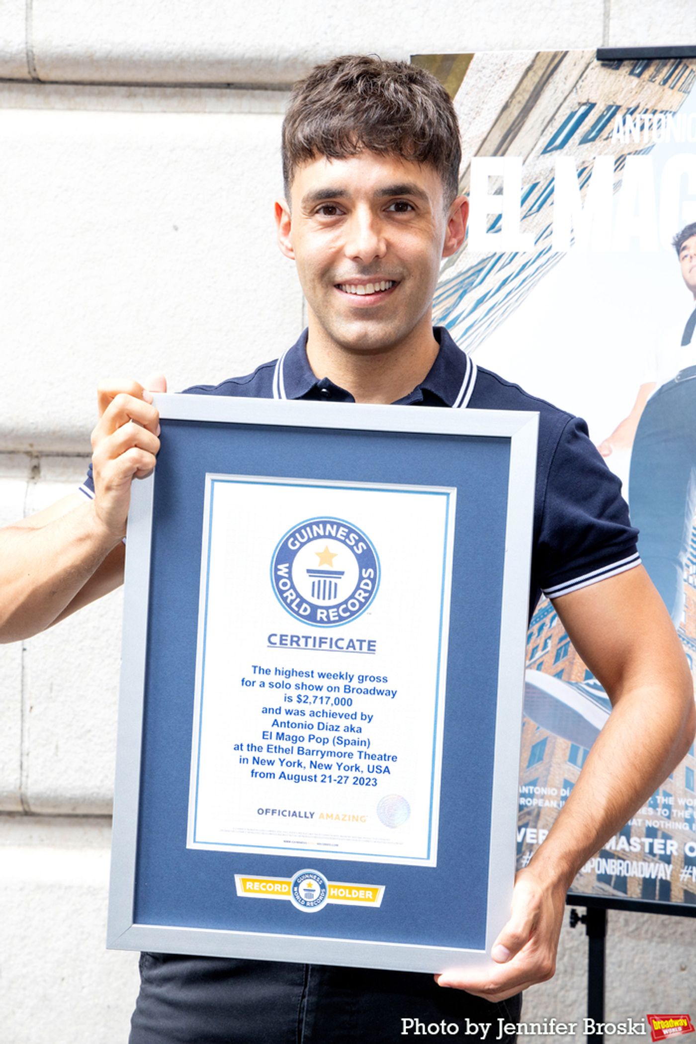 Photos: EL MAGO POP, AKA Antonio Diaz, Receives Guinness World Record  Image