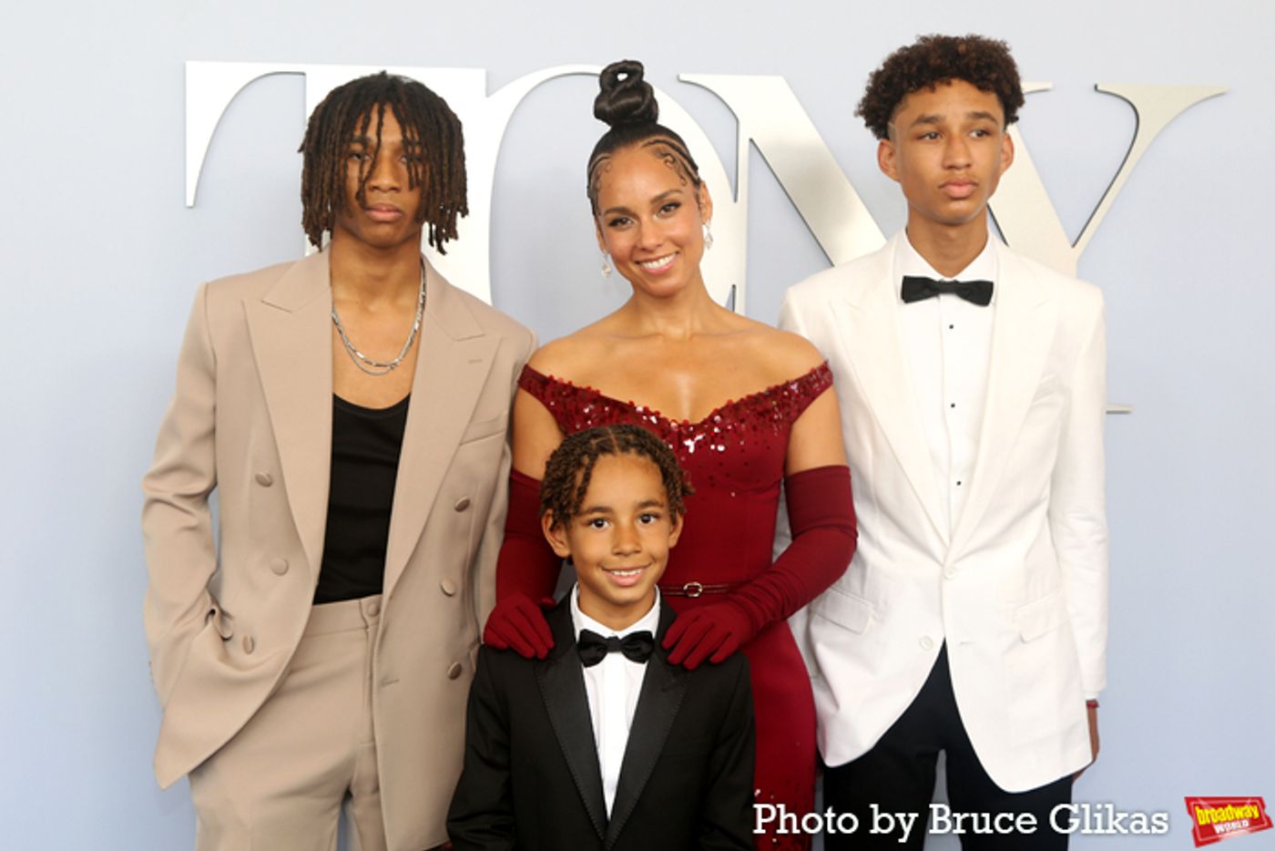Photos: On the Red Carpet at the 2024 Tony Awards  Image