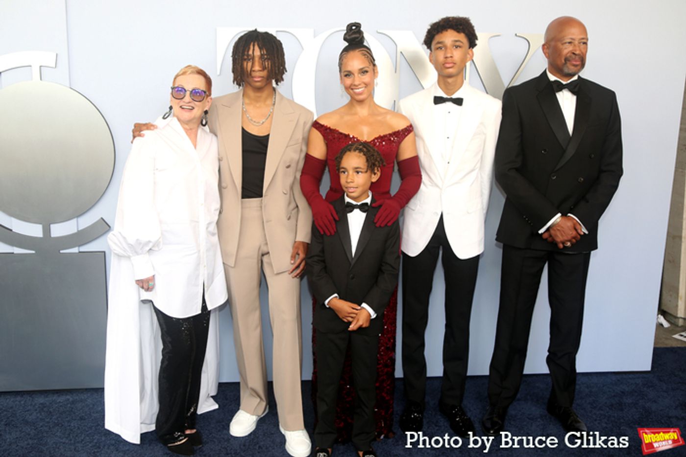 Photos: On the Red Carpet at the 2024 Tony Awards  Image