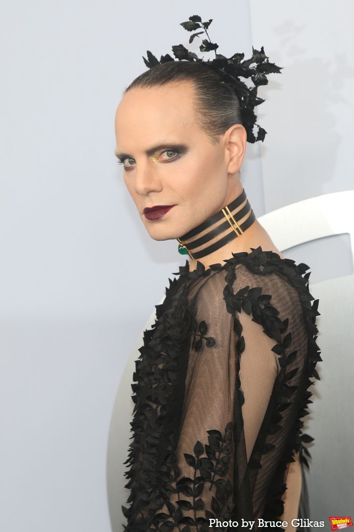 Photos: On the Red Carpet at the 2024 Tony Awards — photo 96 of 415