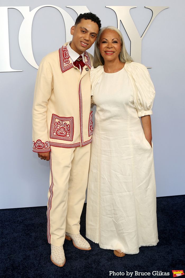 Photos: On the Red Carpet at the 2024 Tony Awards — photo 279 of 415