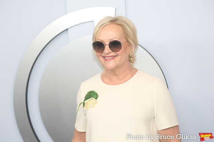 Photos: On the Red Carpet at the 2024 Tony Awards — photo 287 of 415
