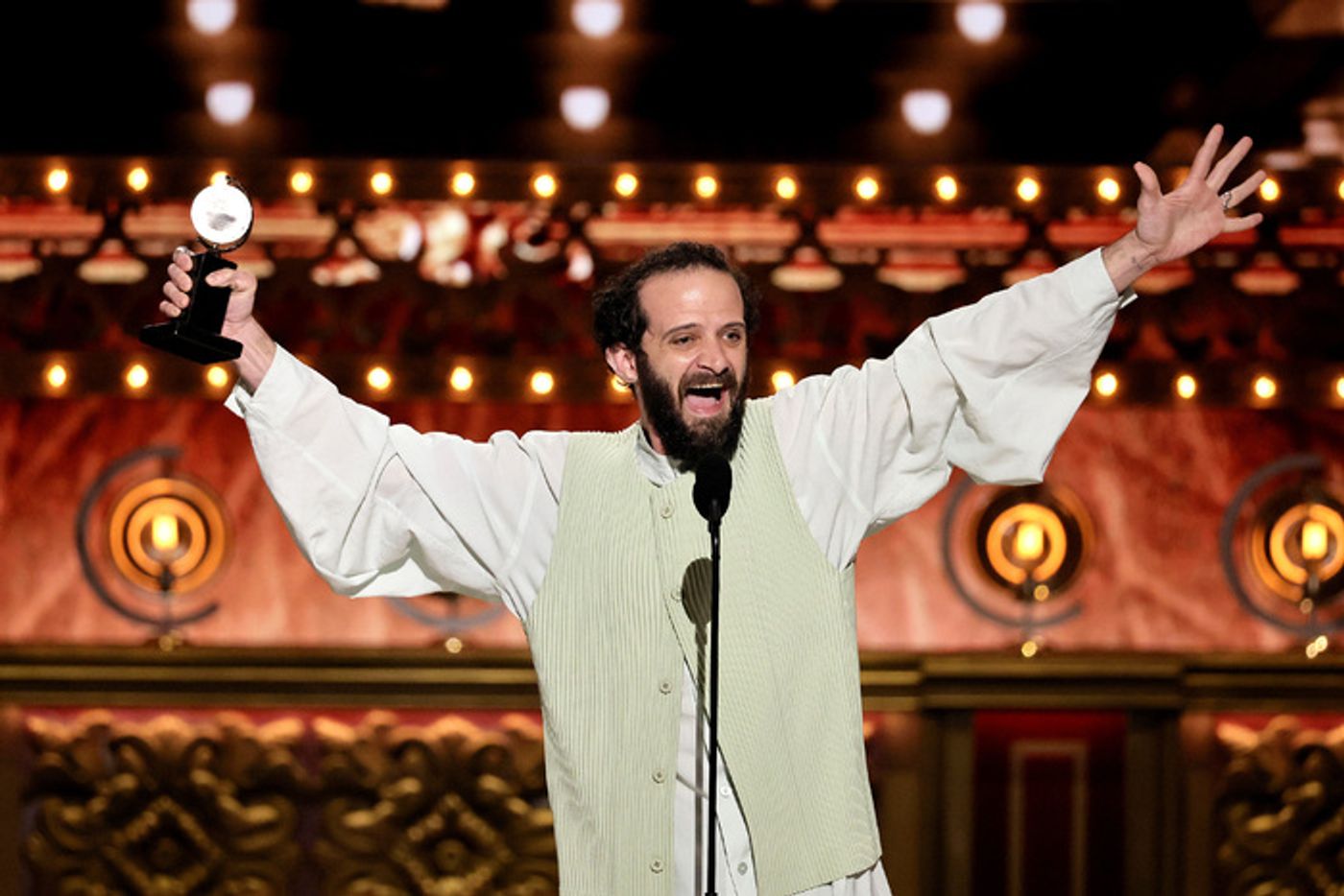 Photos: Inside the 2024 Tony Awards Ceremony  Image