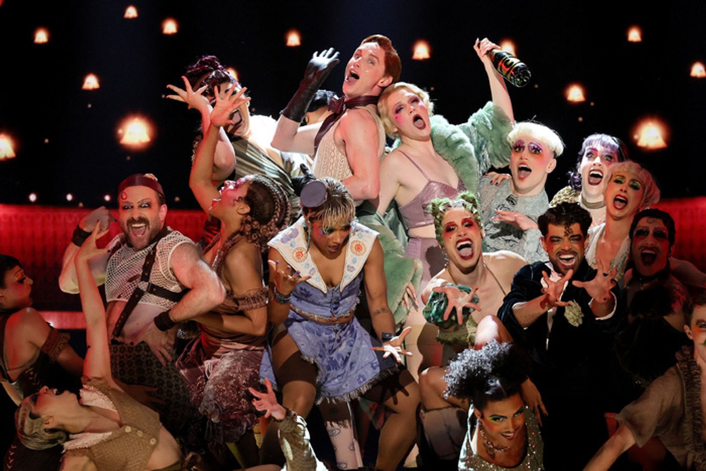 Photos: Inside the 2024 Tony Awards Ceremony  Image