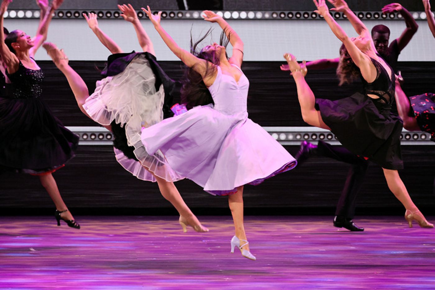 Photos: Inside the 2024 Tony Awards Ceremony  Image