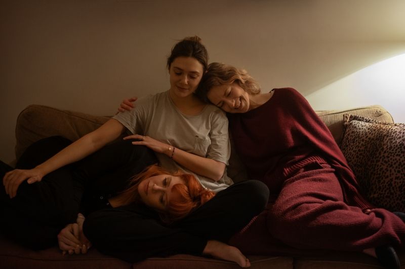 Netflix's HIS THREE DAUGHTERS With Carrie Coon Will Release This Fall  Image