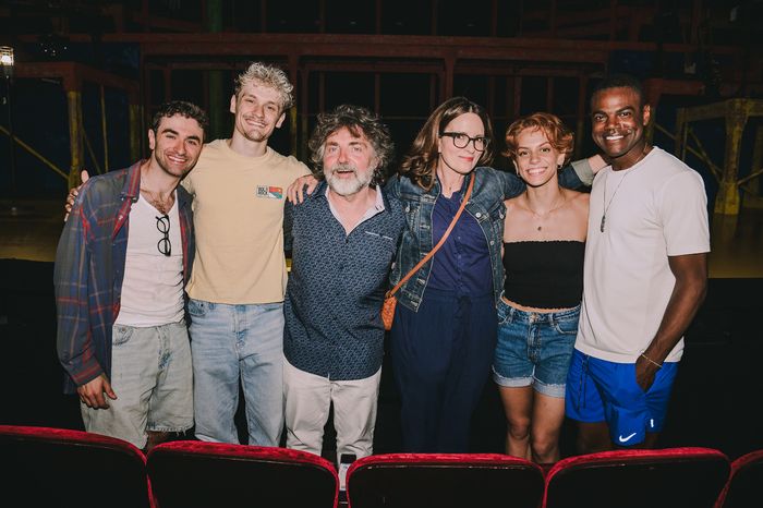 Photos: Tina Fey Visits ILLINOISE on Broadway — photo 1 of 6