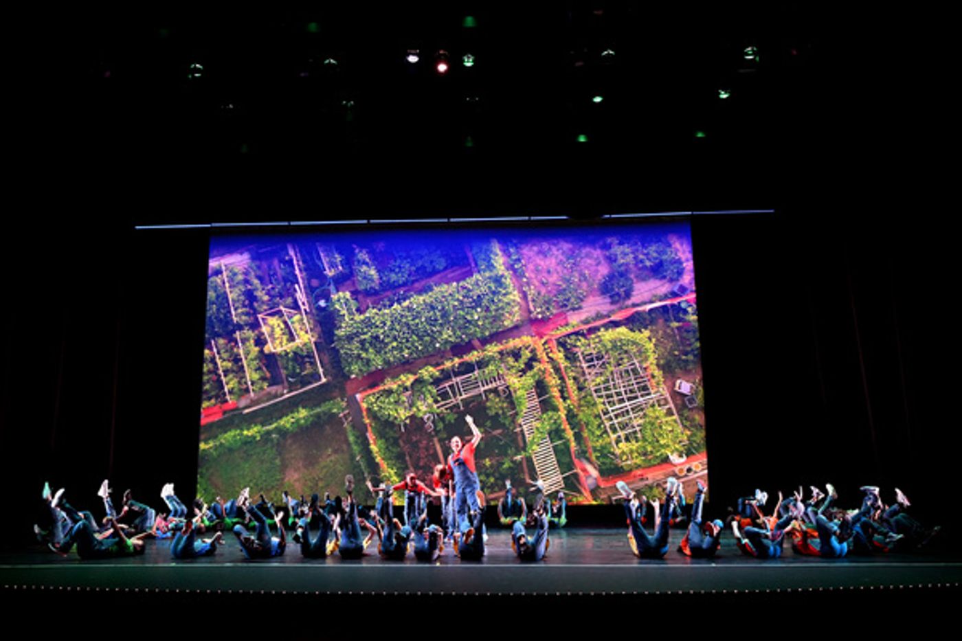 Photos: NYC School Children Perform At National Dance Institute's Event Of The Year EARTH'S SONG Photos: NYC School Children Perform At National Dance Institute's Event Of The Year EARTH'S SONG Image