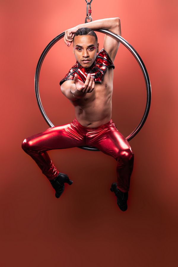 Photos: First Look at Vanguard Theater's PIPPIN — photo 3 of 7