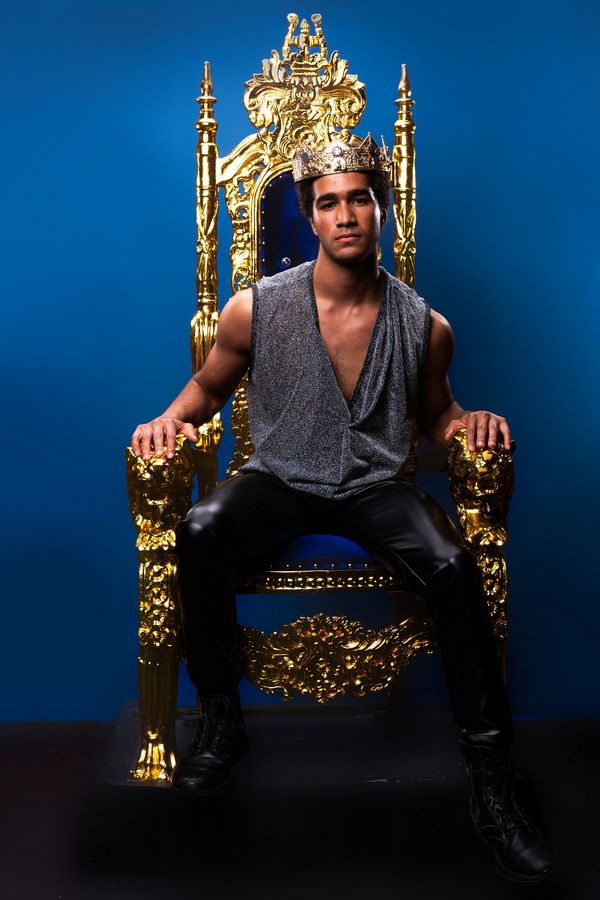 Photos: First Look at Vanguard Theater's PIPPIN — photo 2 of 7