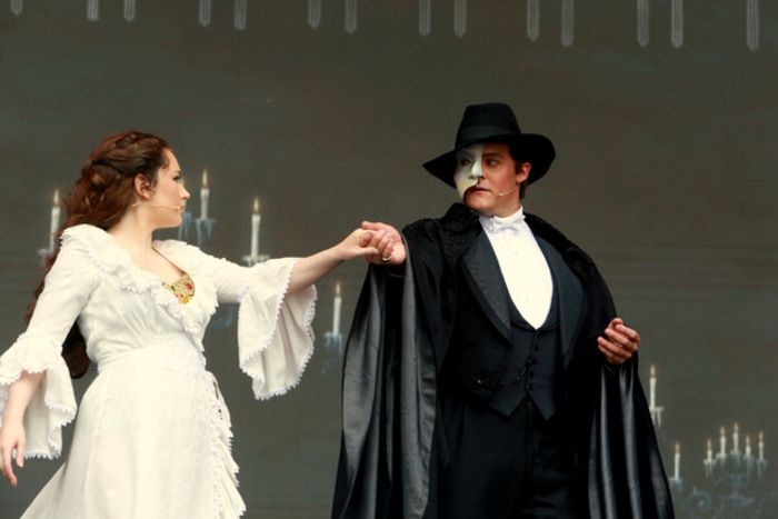 Photos: WICKED, FROZEN, CABARET, and More Perform at Day One of WEST END LIVE Photos: WICKED, FROZEN, CABARET, and More Perform at Day One of WEST END LIVE Image