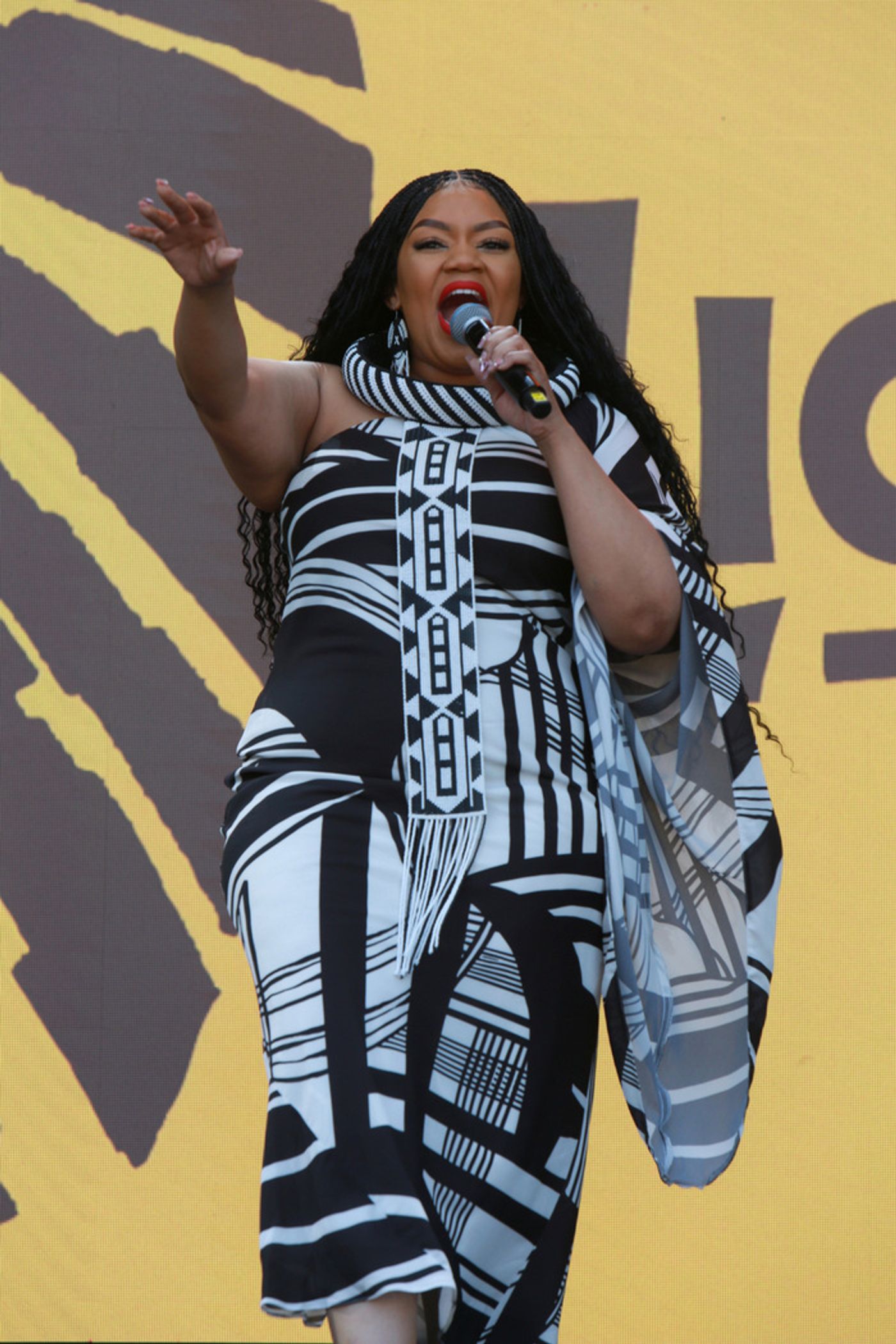 Photos: HADESTOWN, HEATHERS, and More Perform at Day Two of WEST END LIVE  Image