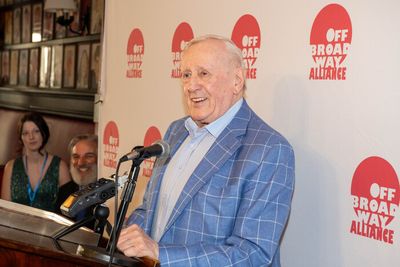Len Cariou  Photo