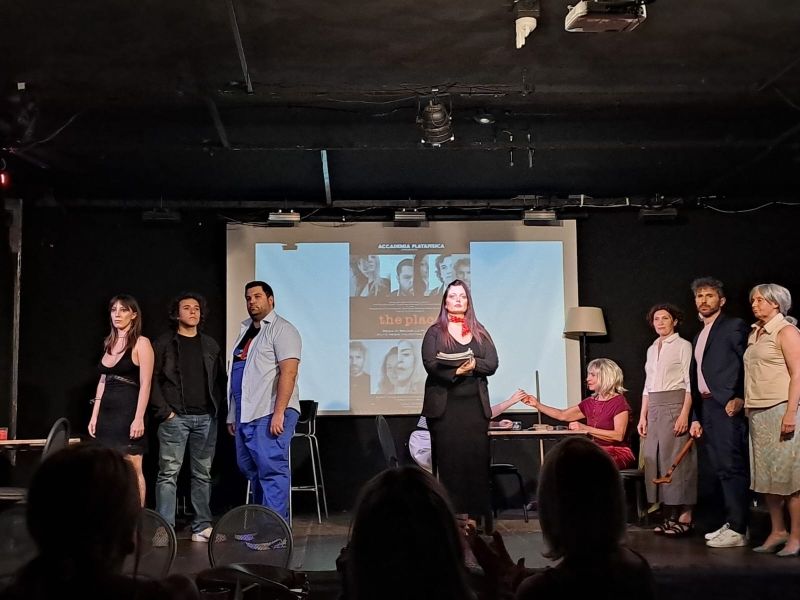 Review: THE PLACE al Teatro PRIMO PIANO Review: THE PLACE al Teatro PRIMO PIANO Image