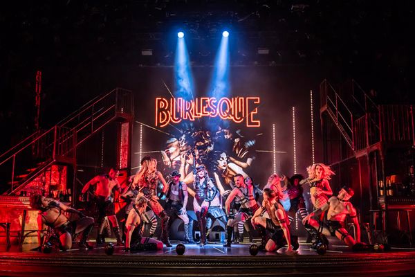 Jackie Burns and ensemble Photo