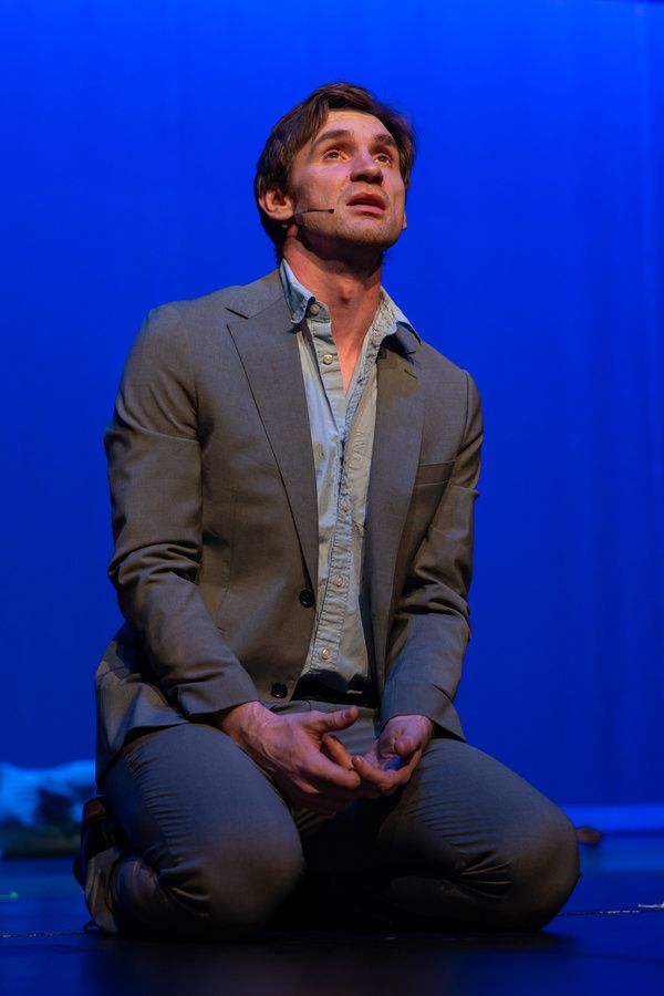 David Moreland as Jesus. Photo