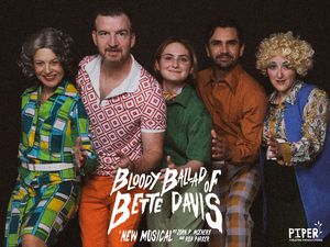 Annie Meek Montgomery, Aaron Novak, Eva Sheehy Moss, Connor Delves, Laura Dillman Fra Photo