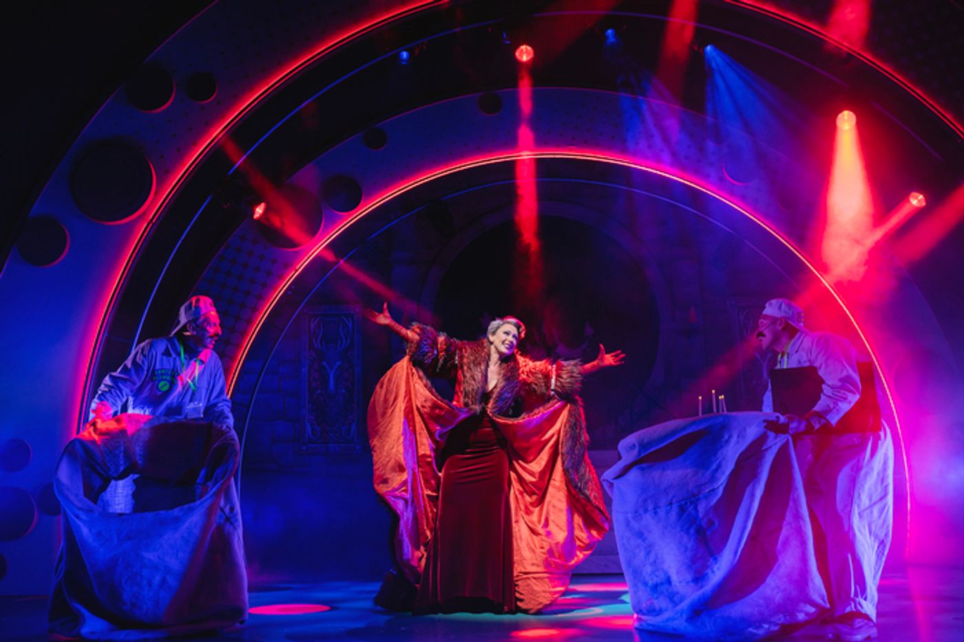 Photos: First Look At Faye Tozer As Cruella de Vil in 101 DALMATIANS THE MUSICAL UK Tour  Image